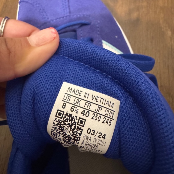 Adidas Platform Sneakers - Size 8 - Picture 3 of 3